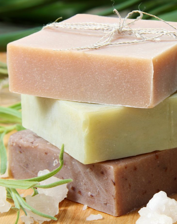 Soin bébé : 3 bonnes raisons d'utiliser un savon naturel