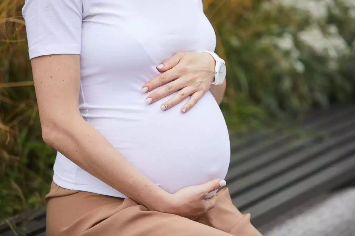 Grossesse et allaitement : prudence avec le millepertuis