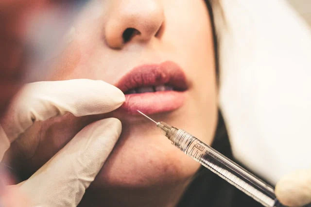 L’acide hyaluronique: injections, sérum, ou gélules ?